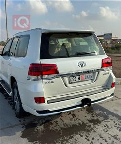 تۆیۆتا لاند کروزەر